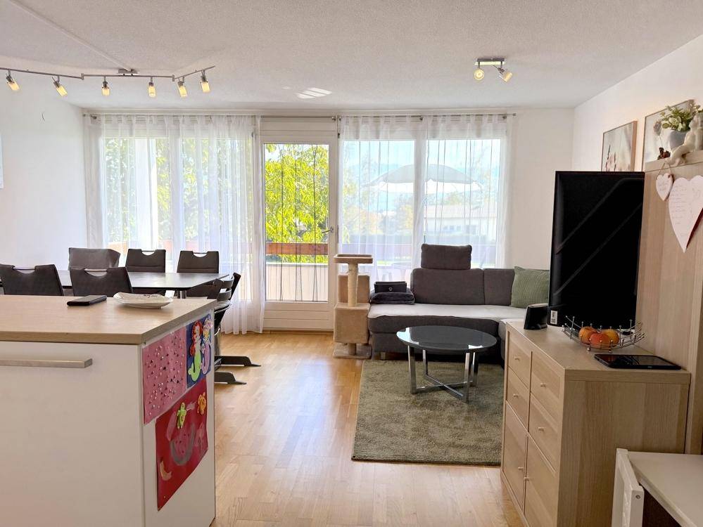 Wohnbereich mit Ausgang auf den Balkon