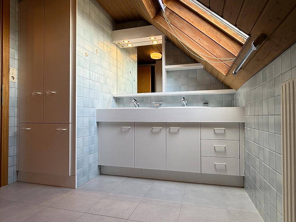Badezimmer mit Dusche