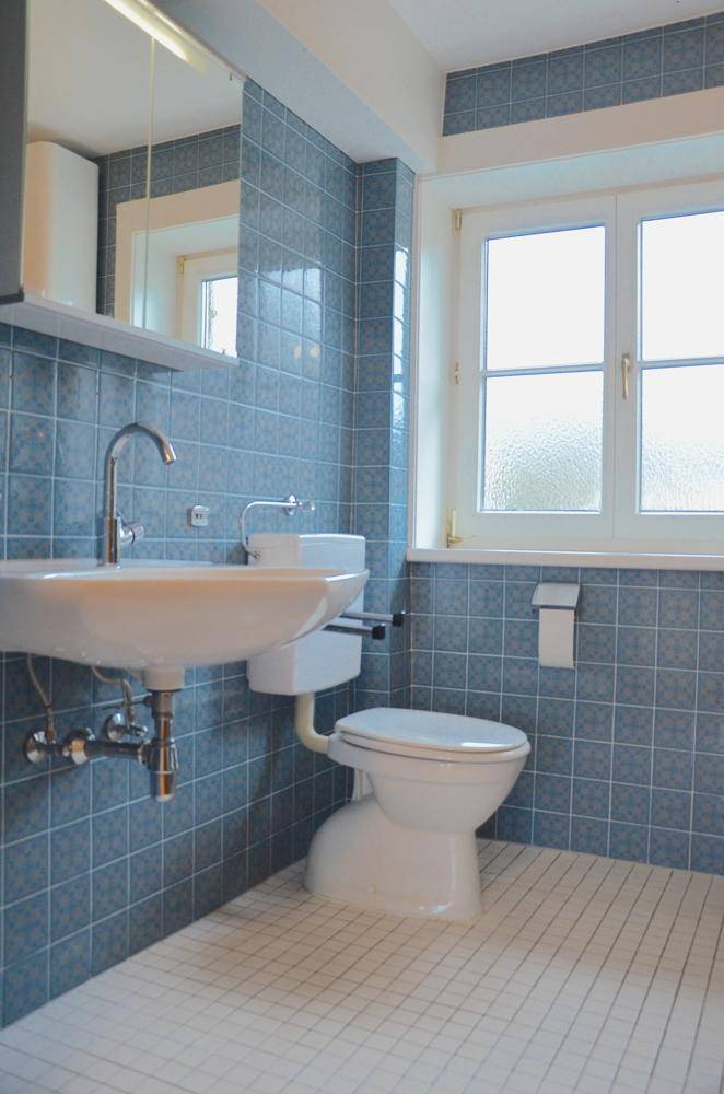 Badezimmer mit Fenster