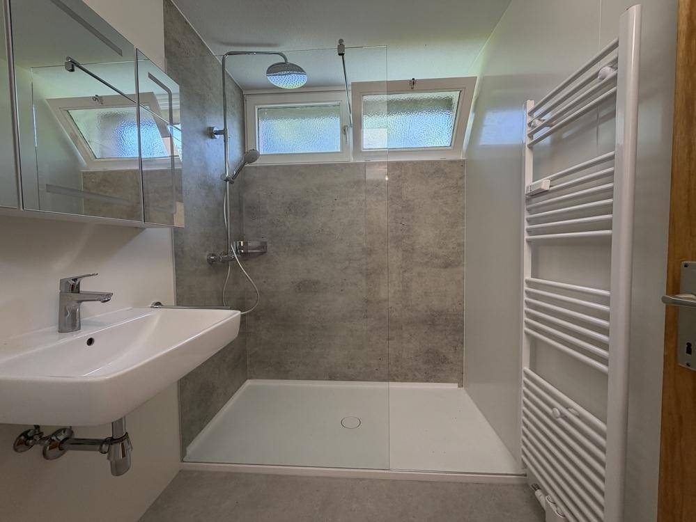 Badezimmer mit Dusche