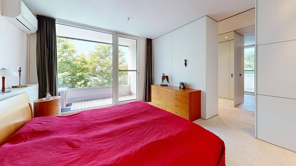 Schlafzimmer mit eigenem Balkon