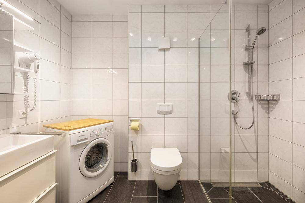 Badezimmer mit Dusche
