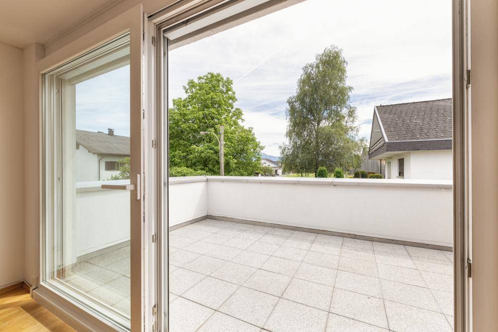 geräumiger Balkon mit Aussicht