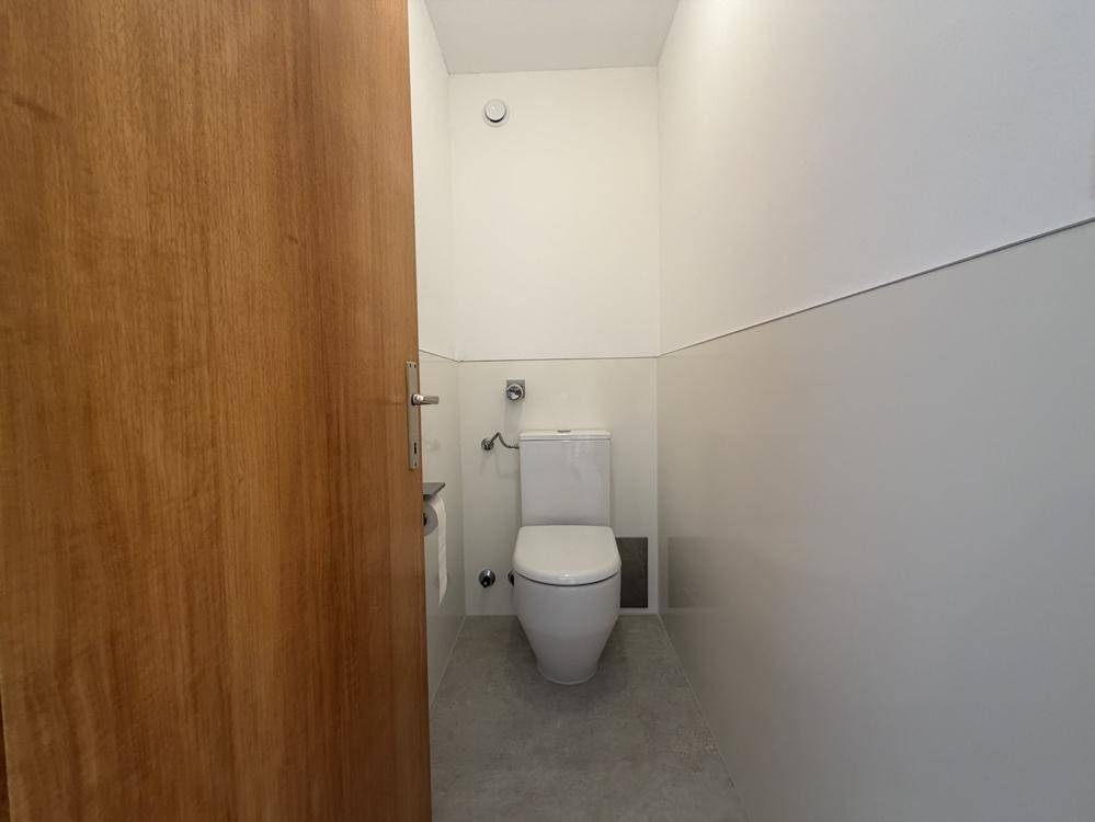 separates WC