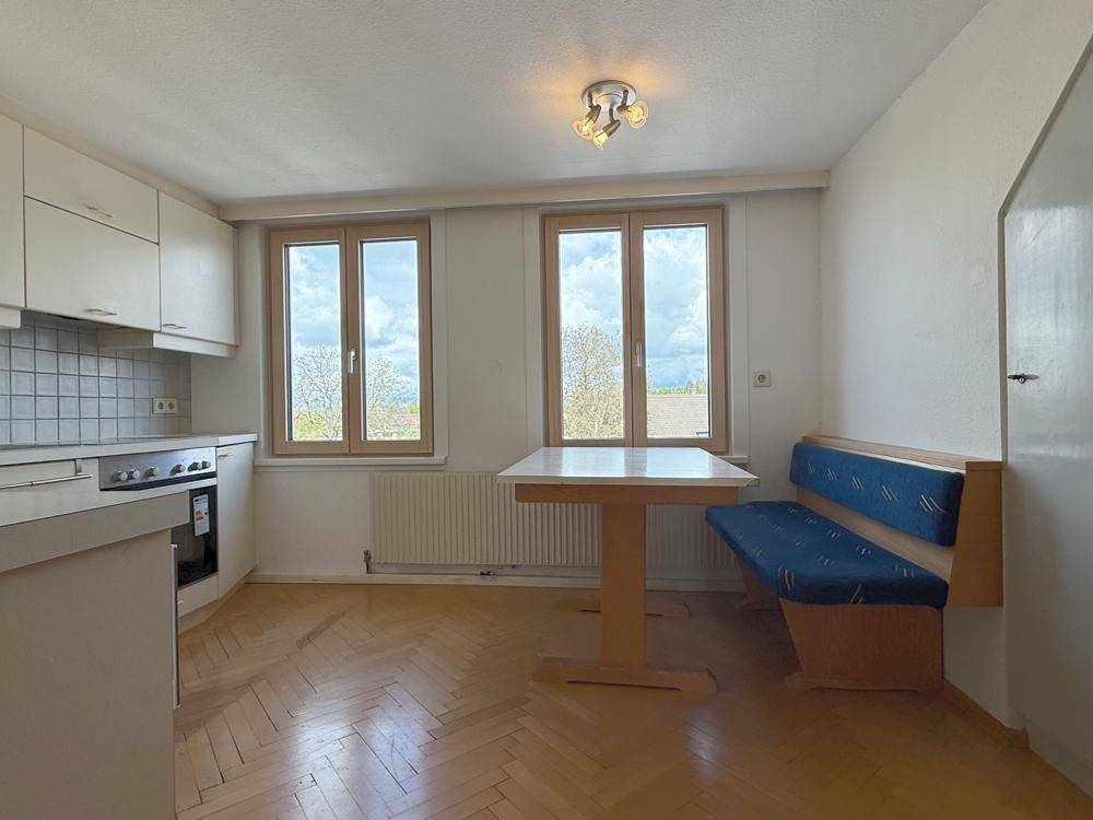 Küche mit Esstisch
