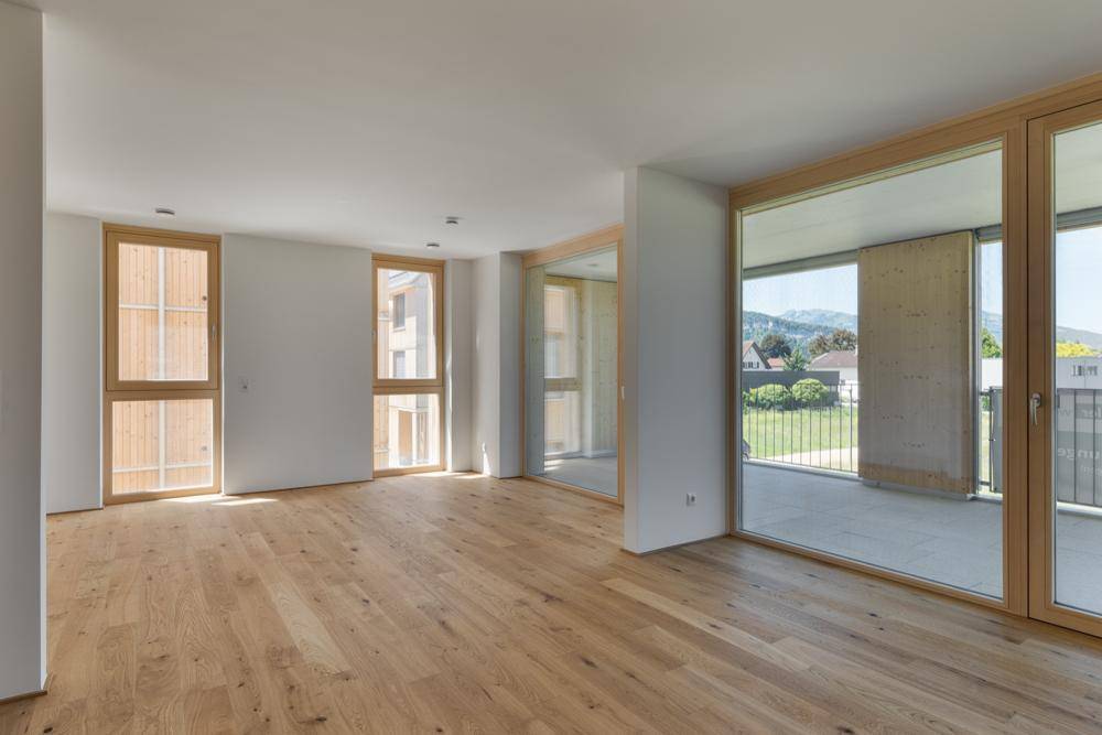Helle Räume durch große Fenster