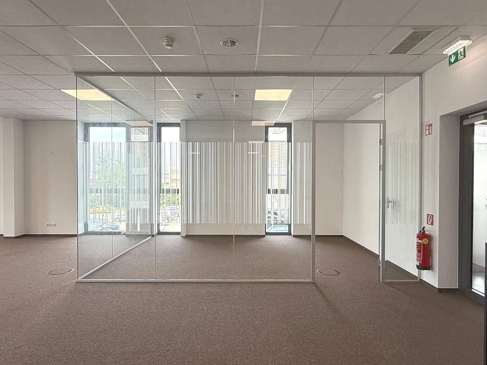 Besprechungsbüro mit Glaswand