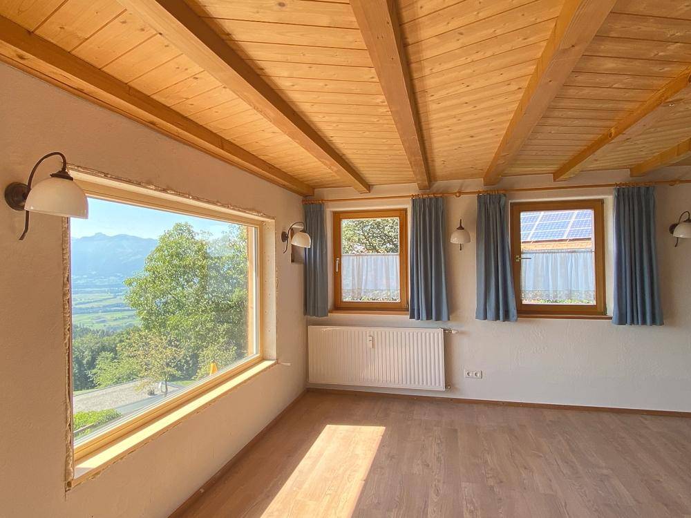 Wohnzimmer mit Panoramafenster