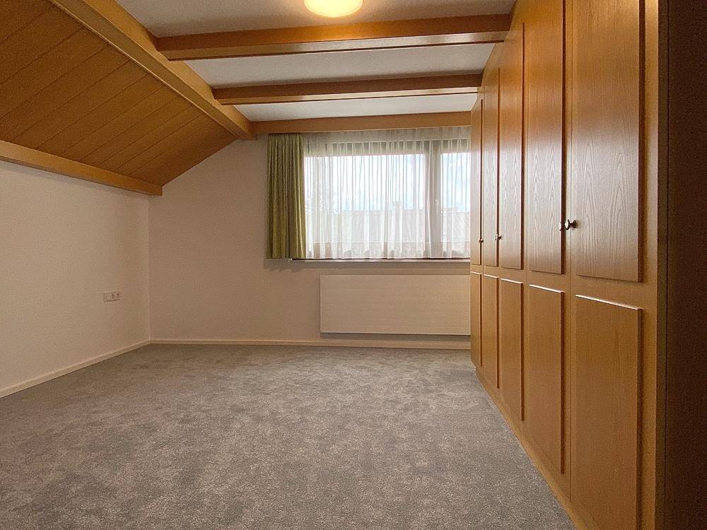 Schlafzimmer mit eingebauten Schrank