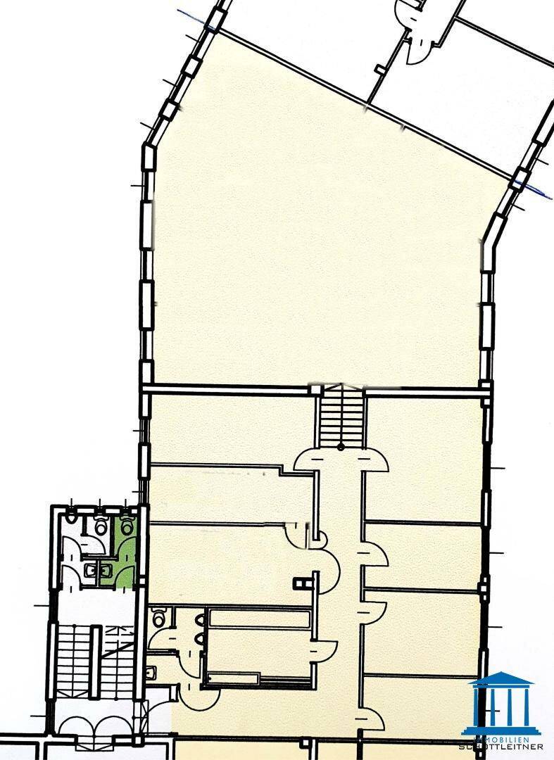 Grundriss einer Etage mit mehreren Büroeinheiten und Sanitärbereichen.