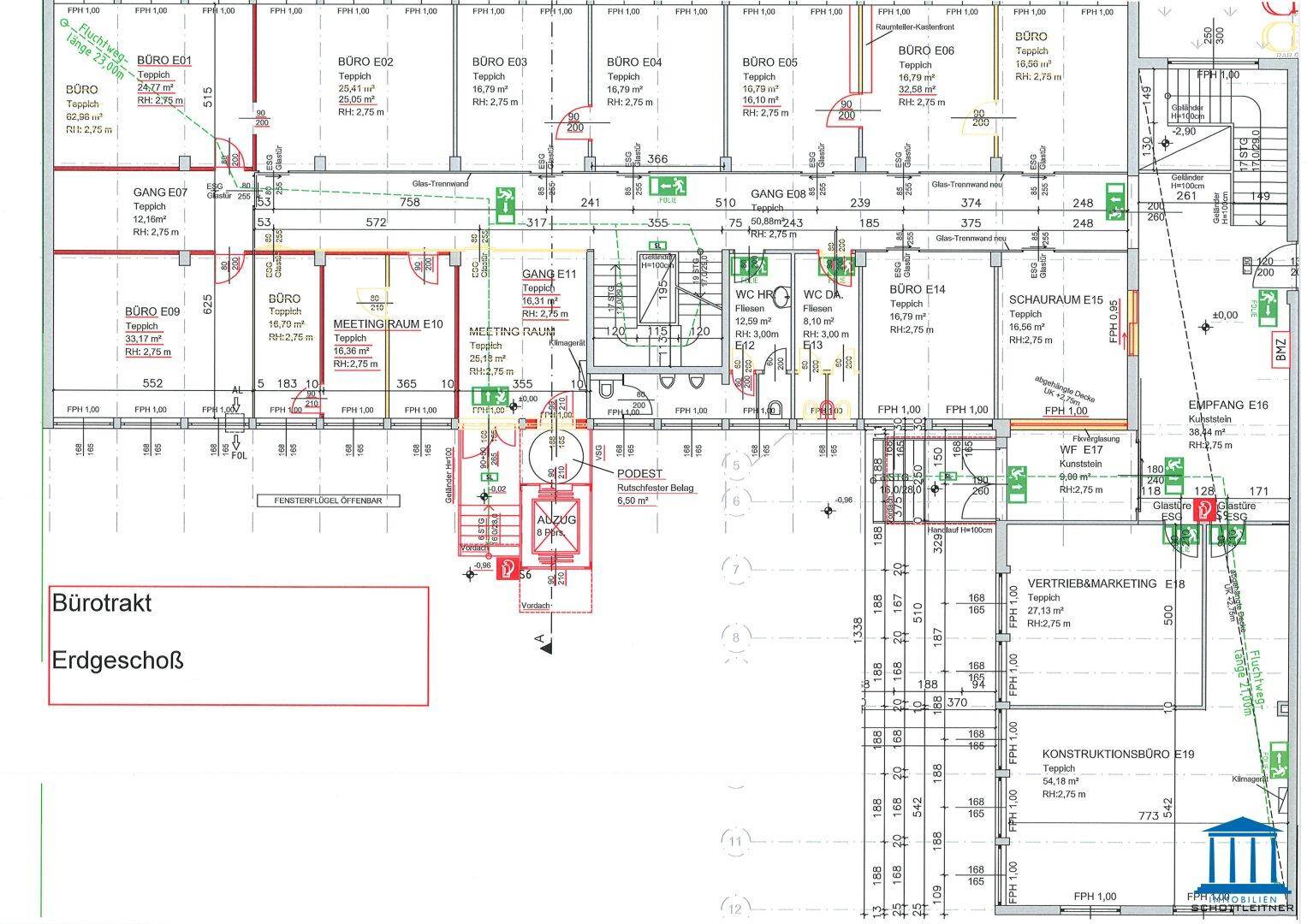 Grundriss des Erdgeschosses mit Büros, Meetingräumen, Sanitäranlagen und Treppenhaus.