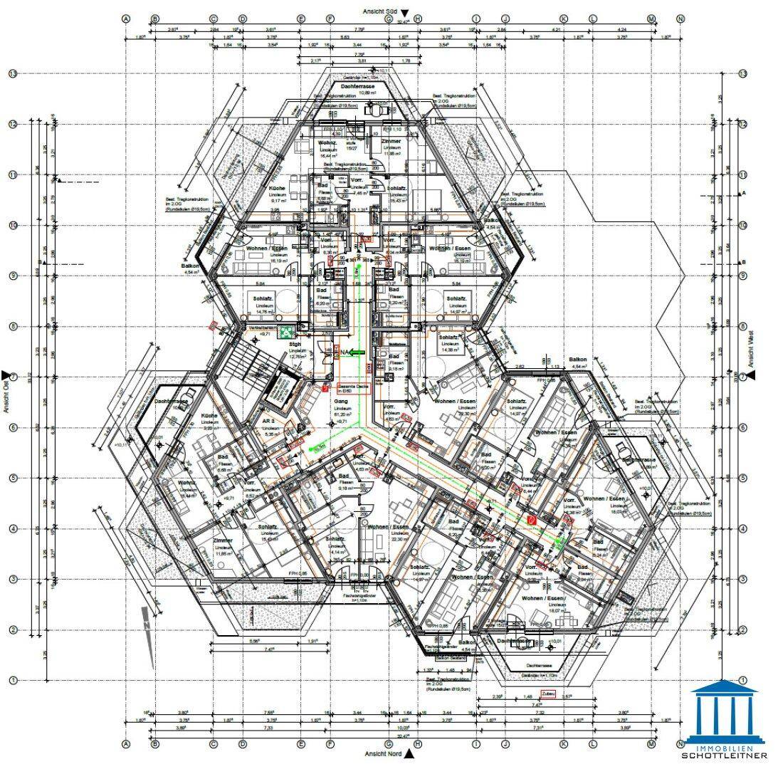Grundriss der obersten Etage mit hexagonalen Wohneinheiten, Dachterrassen und Balkonen.
