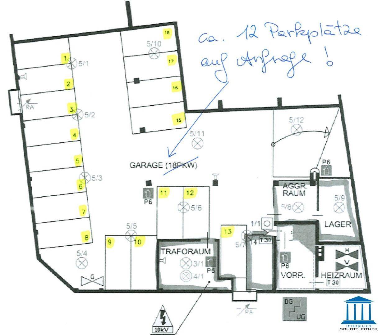 Grundriss des Untergeschosses mit Garage, Technikräumen, Heizraum und ca. 12 Parkplätzen.
