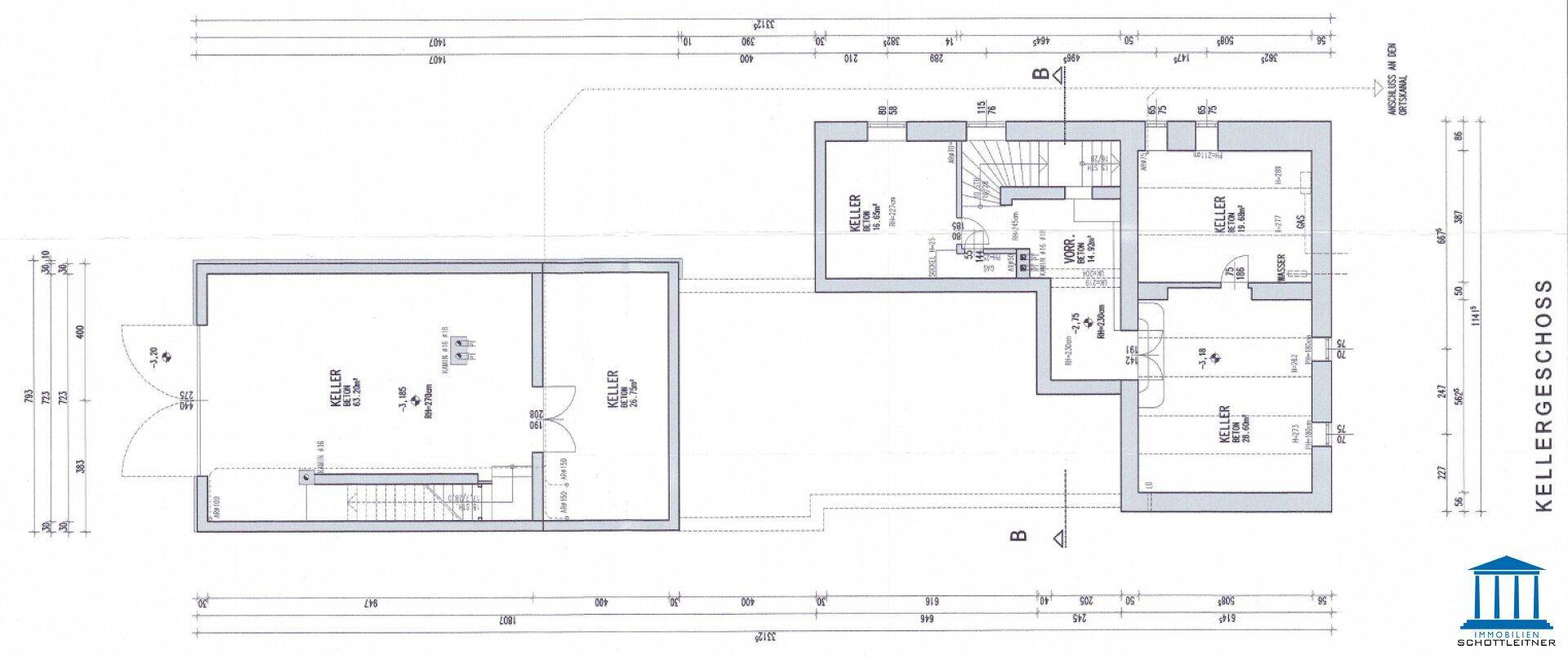 Grundriss des Kellergeschosses mit mehreren Kellerräumen und Treppen.