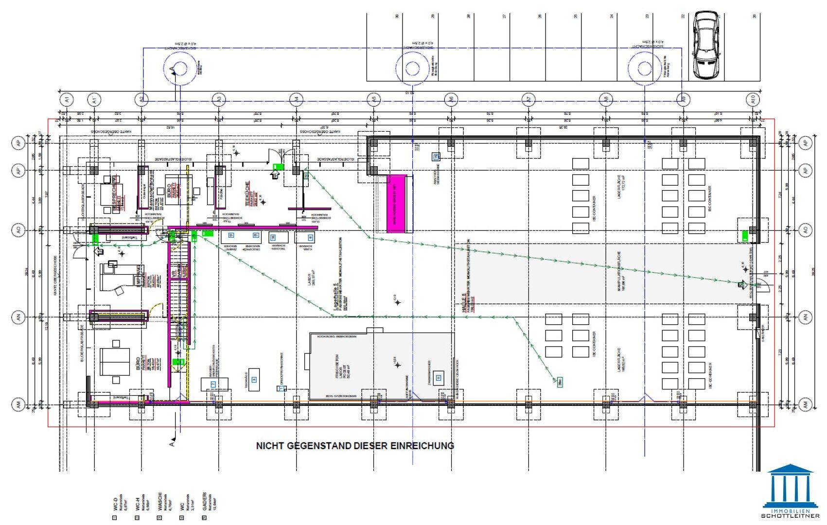 Detaillierter Grundriss einer Industriehalle mit eingezeichneten Maßen und Strukturen.