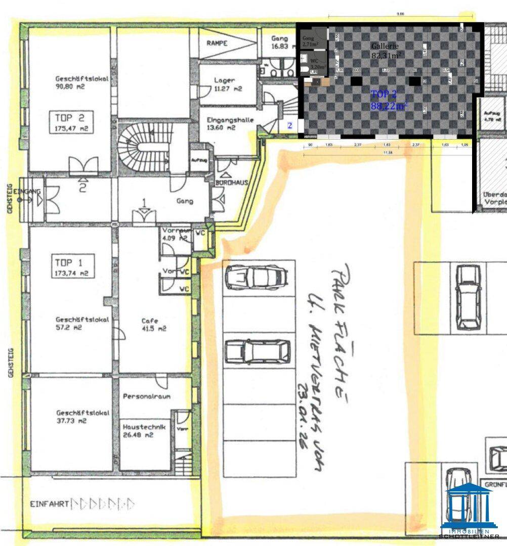 Übersichts-Grundriss des Erdgeschosses mit mehreren Geschäftslokalen, Eingangshalle und Parkflächen.