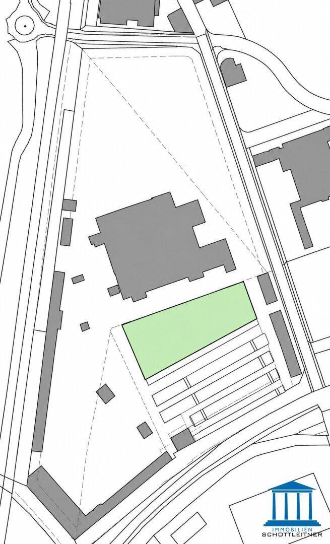 Übersichtsplan des Grundstücks mit Gebäuden, Straßen und einer grün markierten Fläche.