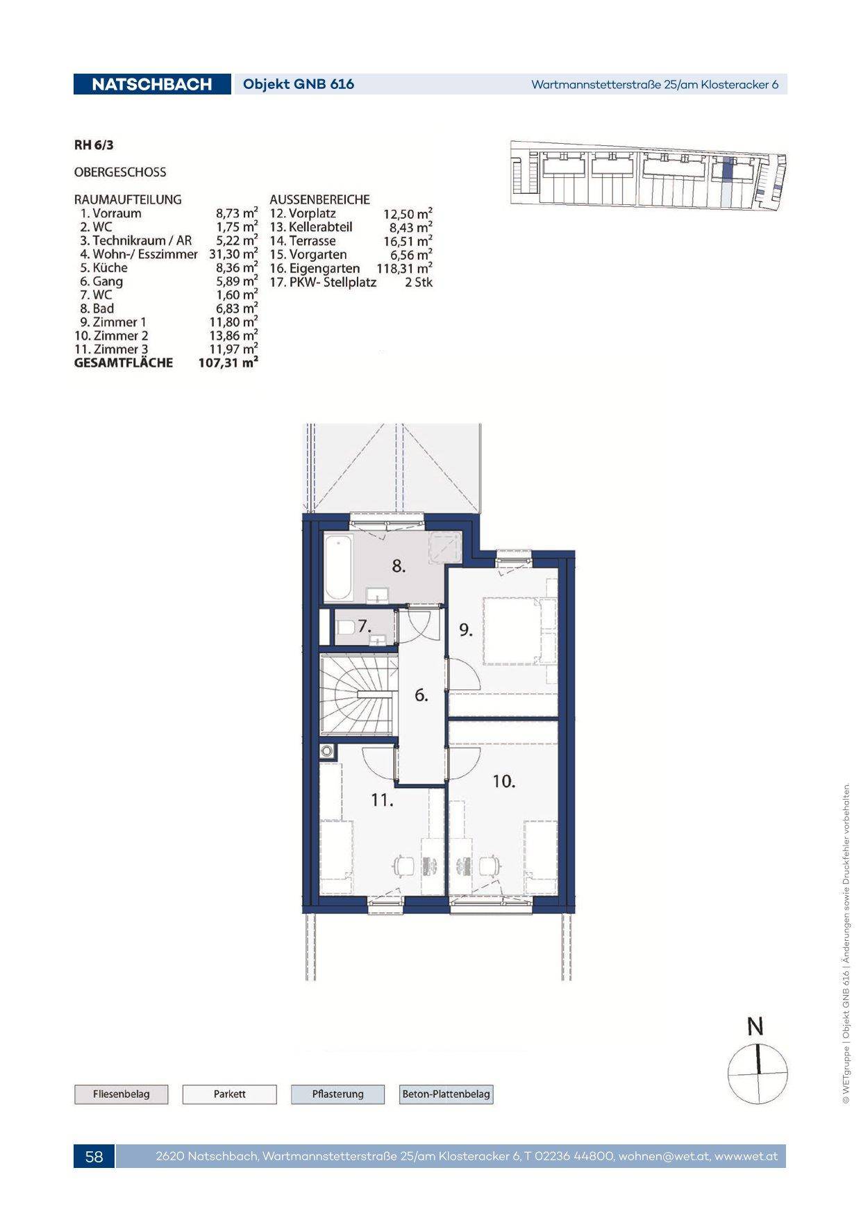 Grundriss des Obergeschosses mit drei Schlafzimmern, einem Badezimmer und separatem WC sowie Balkonzugang.
