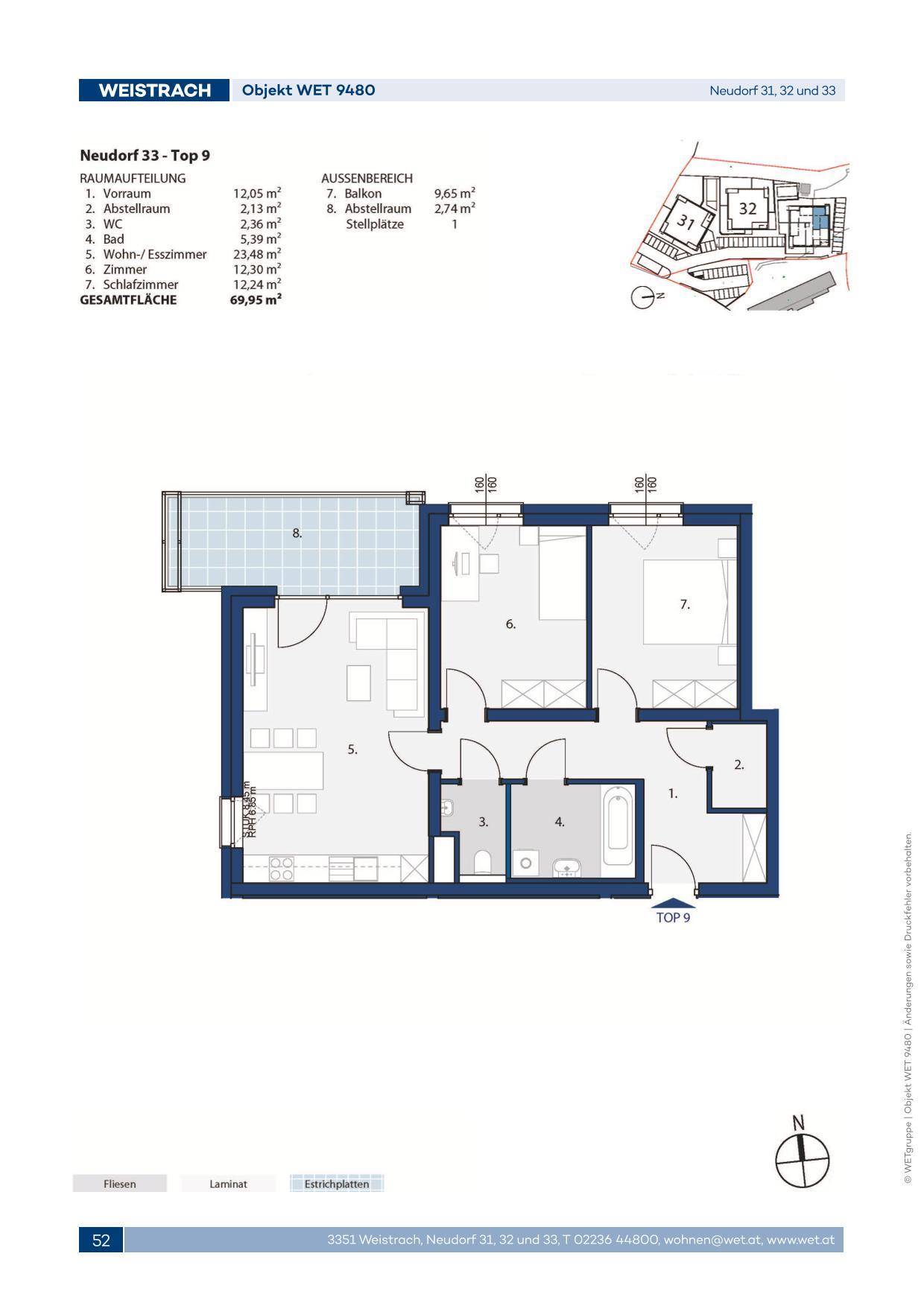 Grundriss einer Wohnung mit offenem Wohn-Essbereich, zwei Schlafzimmern und einem Balkon.