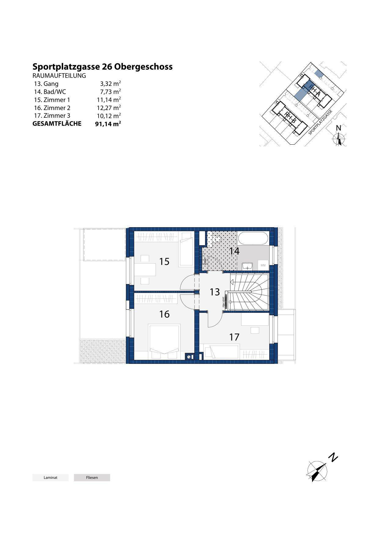 Grundriss des Obergeschosses mit drei Schlafzimmern, Badezimmer und Flur.