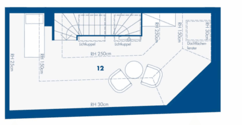 Grundriss des Dachgeschosses mit Sitzbereich und Dachflächenfenstern.