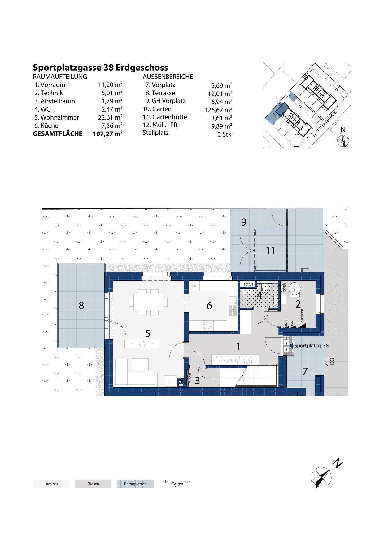 Grundriss des Erdgeschosses mit offenem Wohnbereich, Küche, Terrasse und Garten.