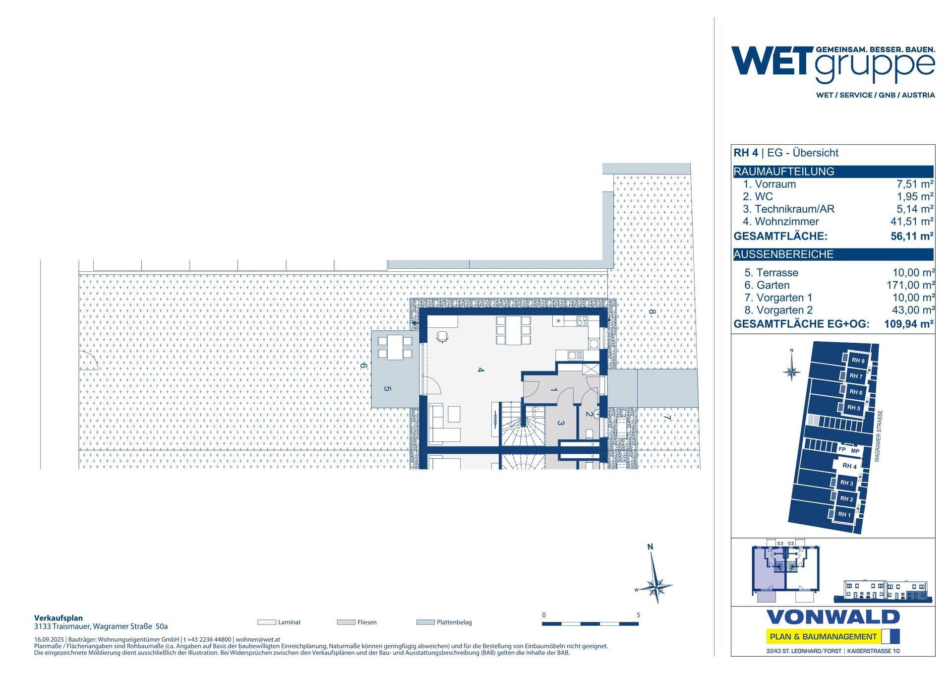Grundriss des Erdgeschosses mit Wohnzimmer, WC, Technikraum und Zugang zu Terrasse und Garten.