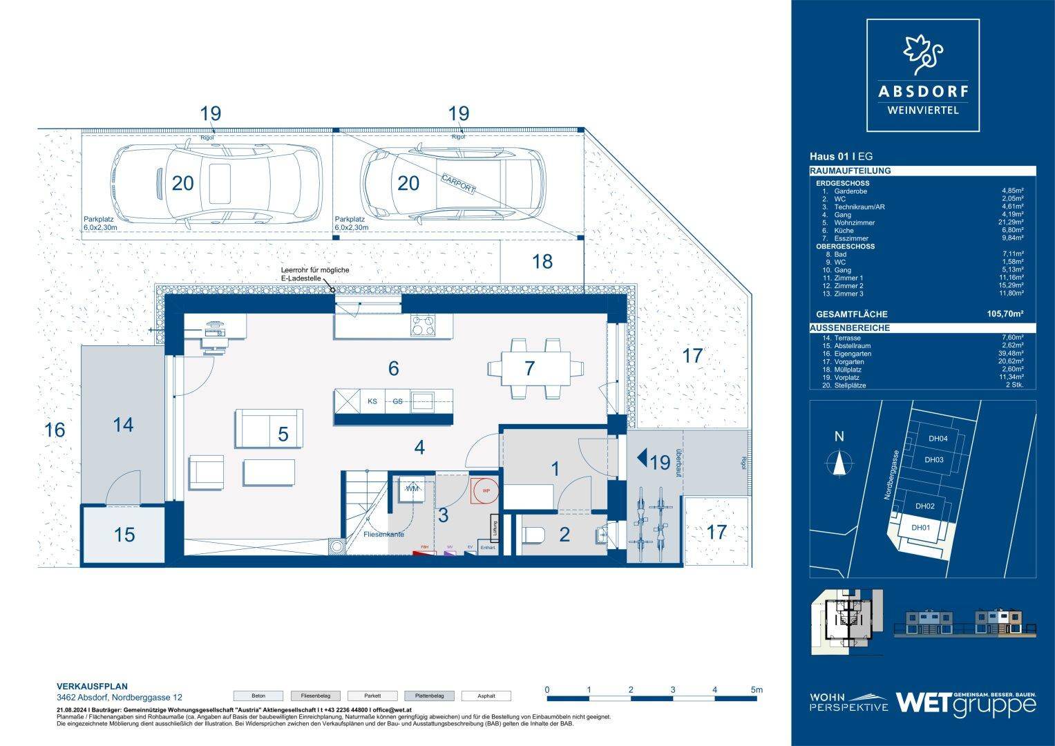 Grundriss des Erdgeschosses mit offenem Wohnbereich, Terrasse und zwei überdachten Stellplätzen.
