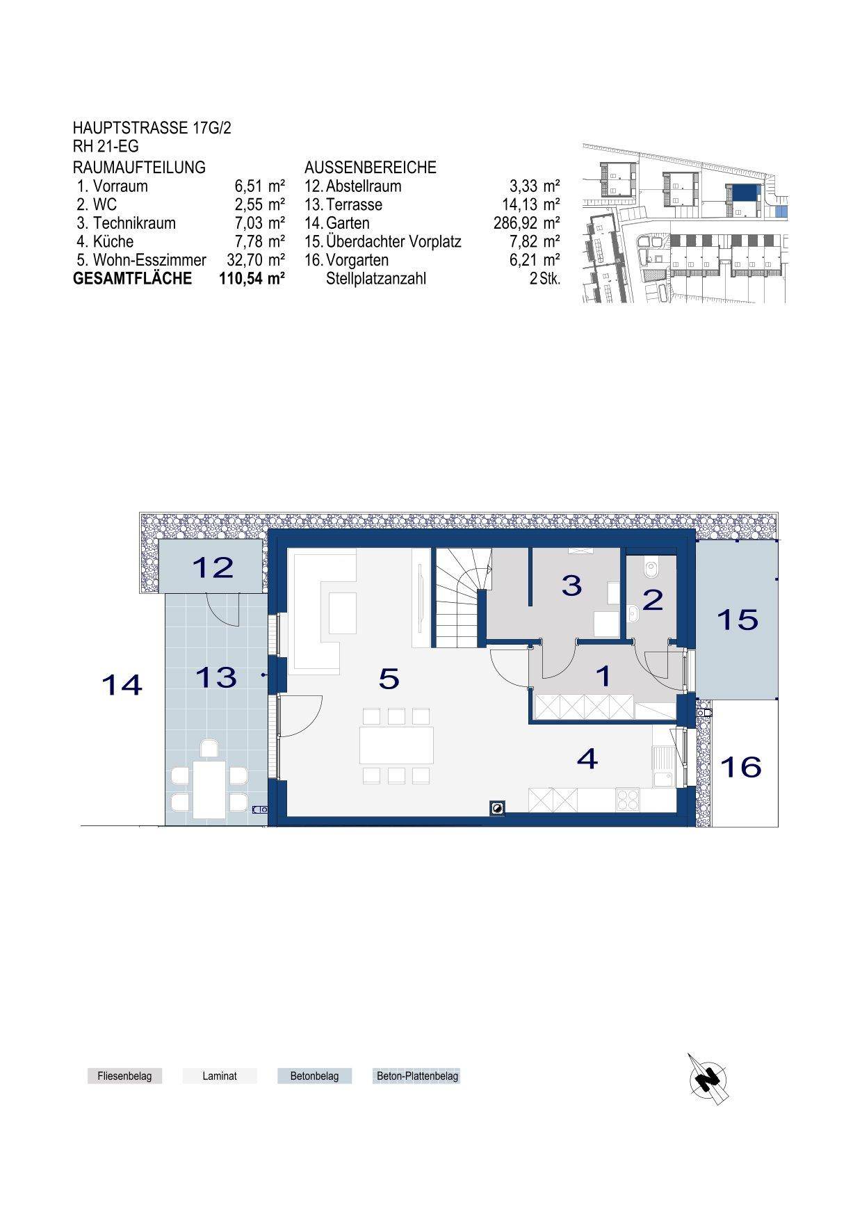 Detaillierter Grundriss des Erdgeschosses mit offenem Wohnbereich und Außenflächen.