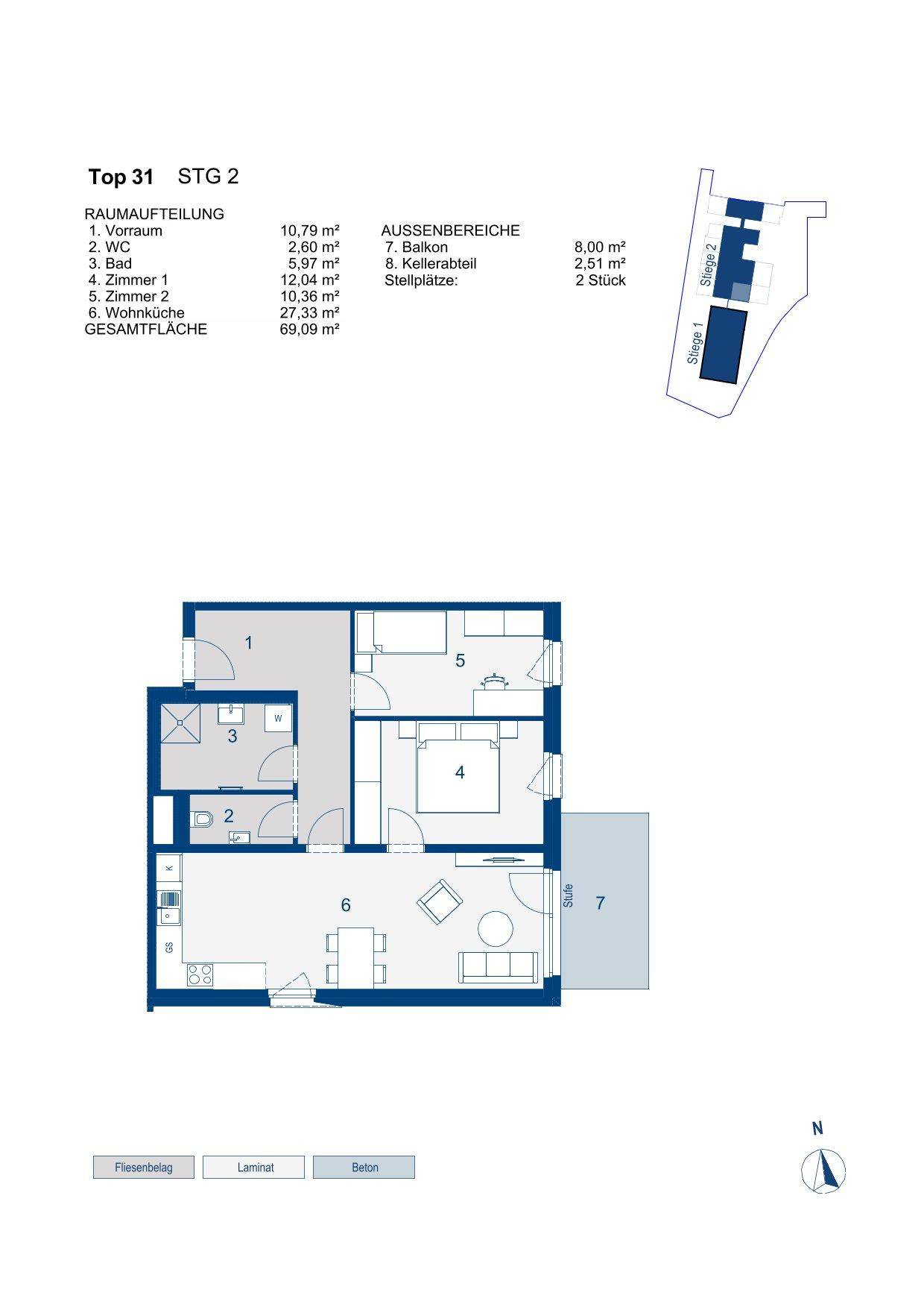 Grundriss einer Wohnung mit offenem Wohnküchenbereich, zwei Zimmern, Bad, separatem WC und Balkon.