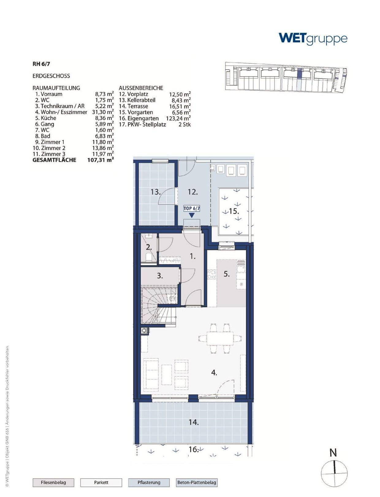 Grundriss des Erdgeschosses eines Reihenhauses mit offenem Wohnbereich, Küche und Zugang zur Terrasse und zum Garten.