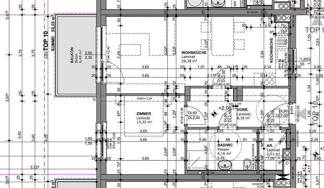 Grundriss einer Wohnung mit Wohnküche, Zimmer, Bad/WC, Abstellraum und Balkon.