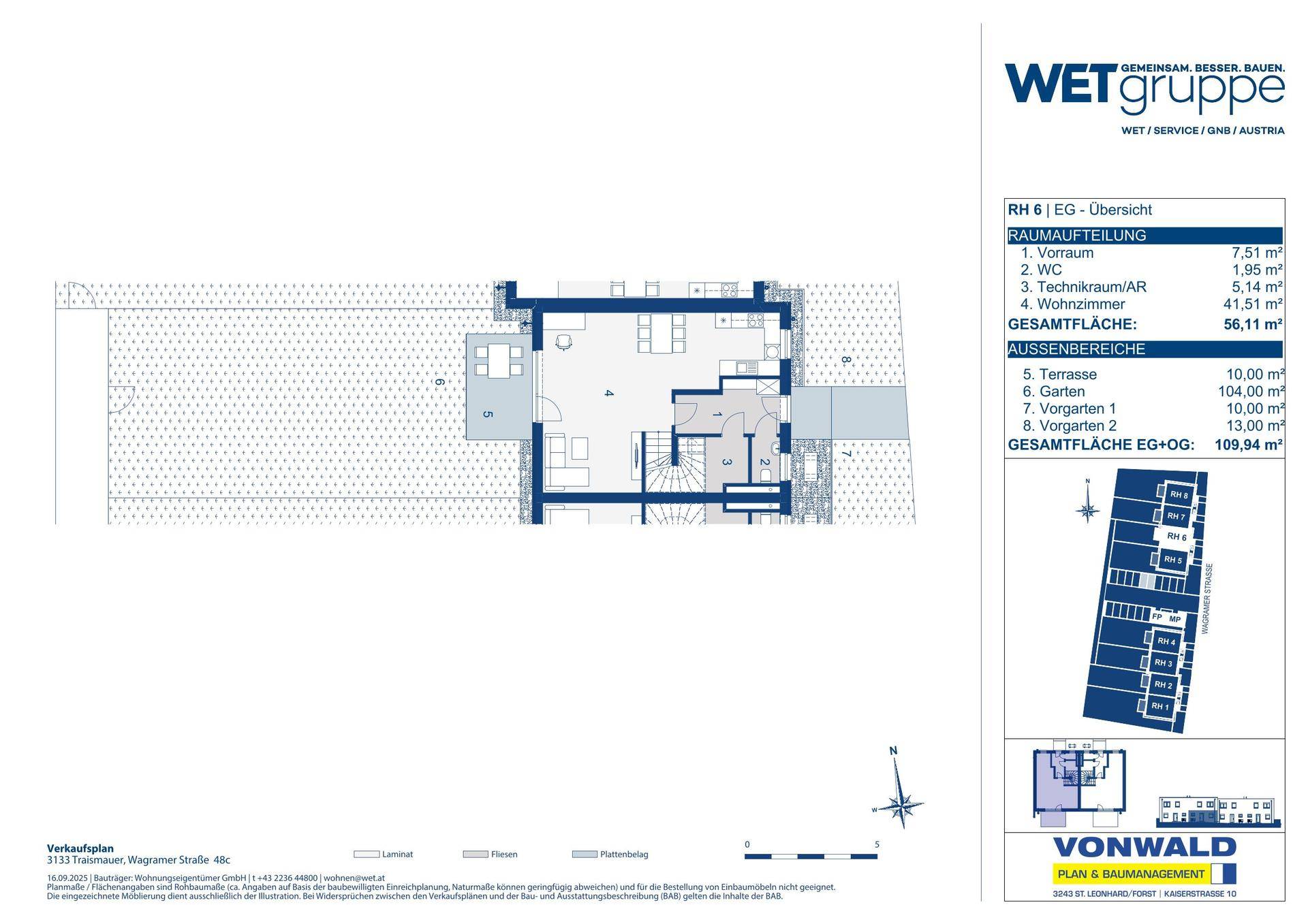 Grundriss des Erdgeschosses mit offenem Wohnbereich, WC, Terrasse und Garten.