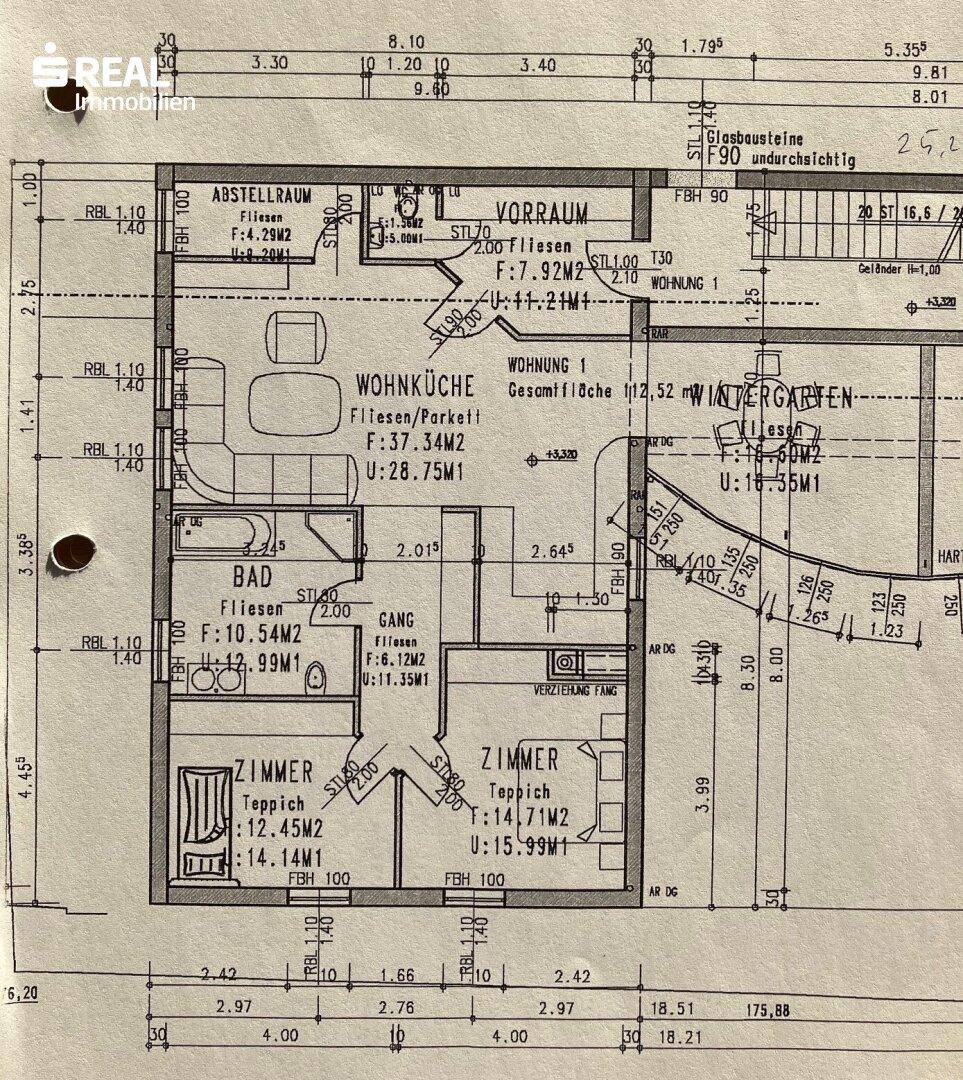 Detaillierter Grundriss der Wohnung mit Wohnküche, Zimmern und Wintergarten.