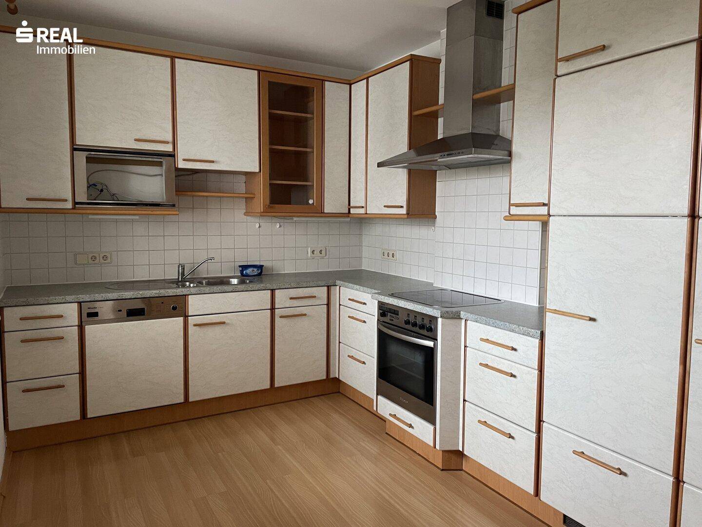 https://pictures.immobilienscout24.de/prod.www.immobilienscout24.at/pictureserver/loadPicture?q=70&id=012.0012000001E3qlh-1730383684-06ed20cde0744bcd9867d7a1dfb5b8ef