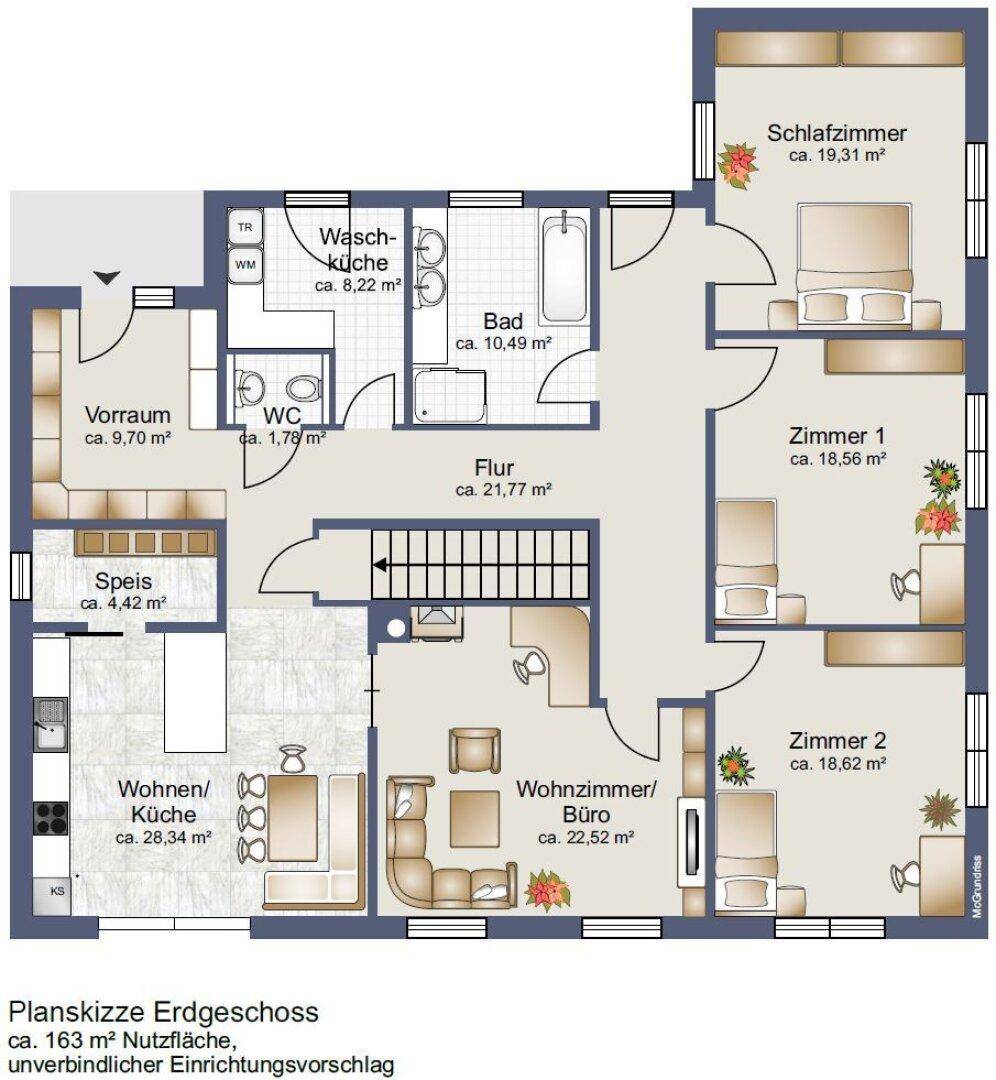 Grundriss des Erdgeschosses mit Wohnzimmer, Küche, Schlafzimmern und Bädern.