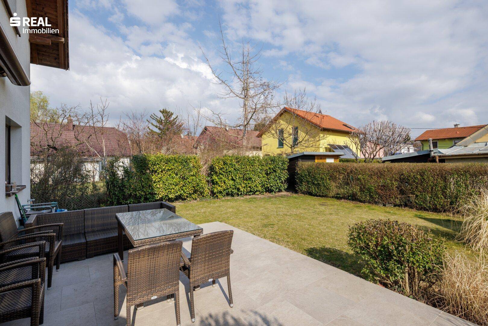Terrasse mit Garten
