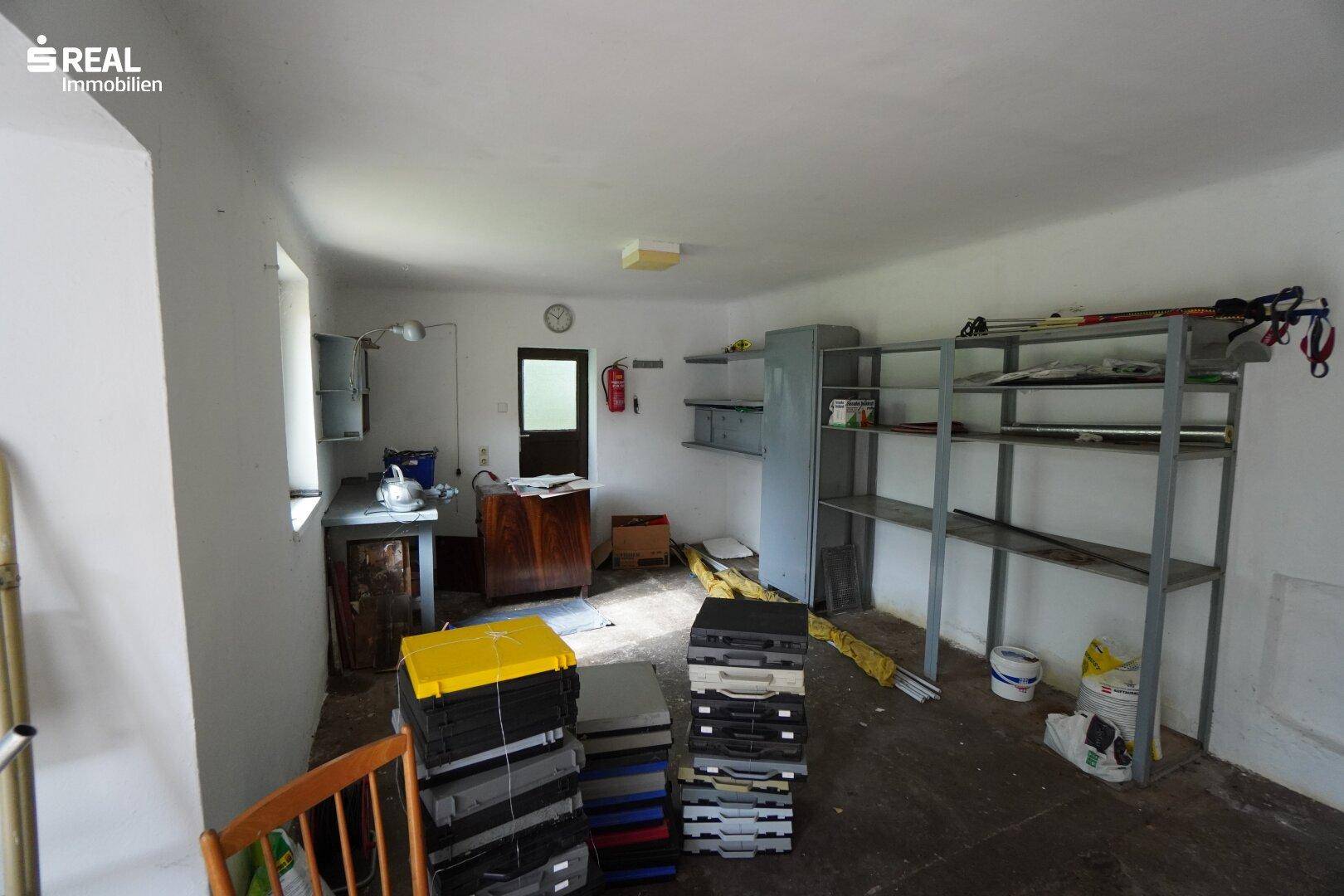 Garage innen 1