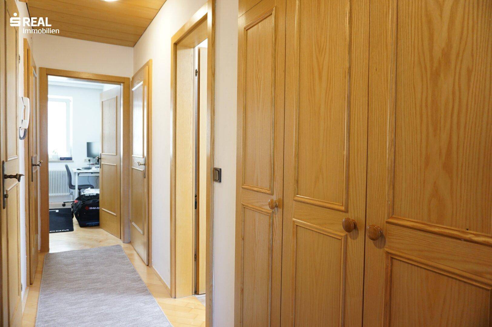 Flur mit Einbauschrank