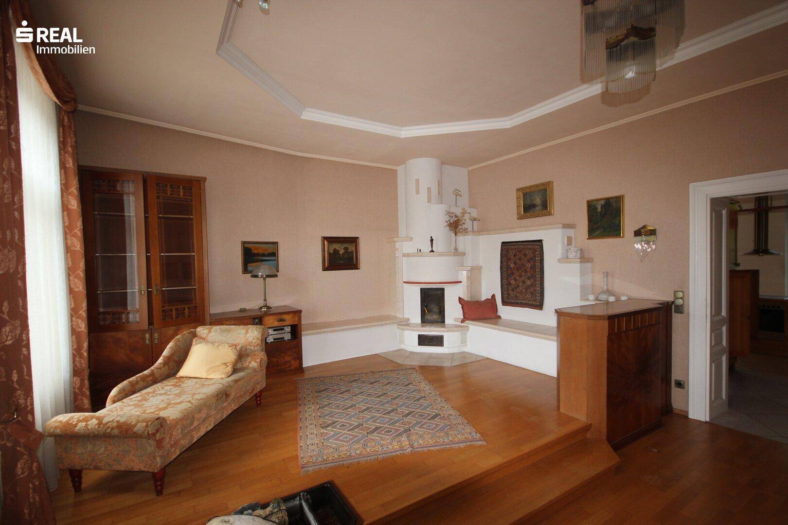Wohnzimmer mit Kamin