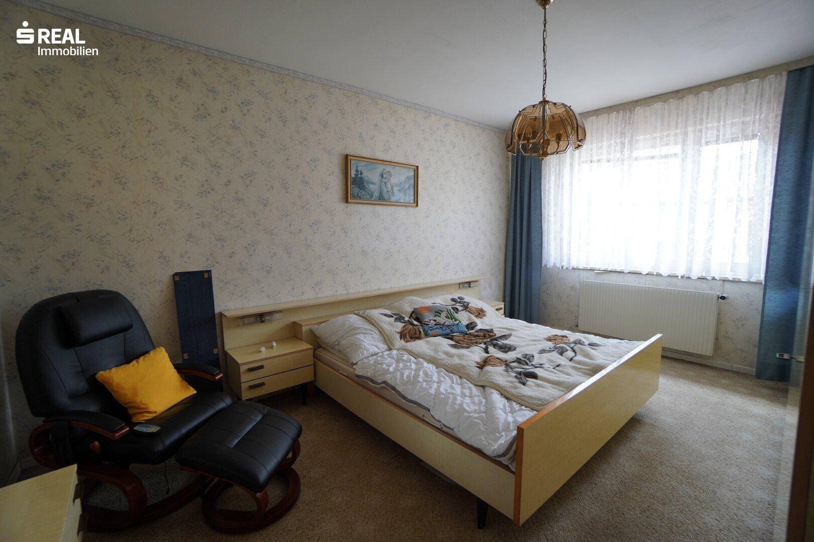 Schlafzimmer 1