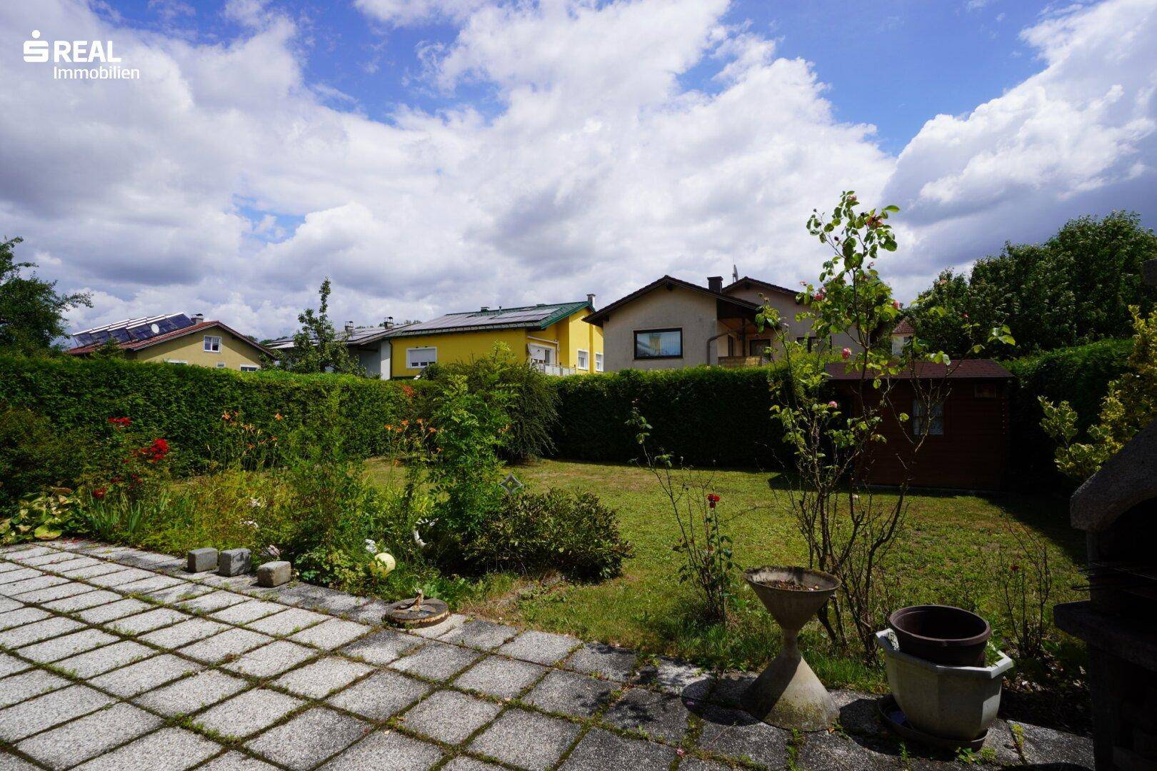 Garten mit Terrasse