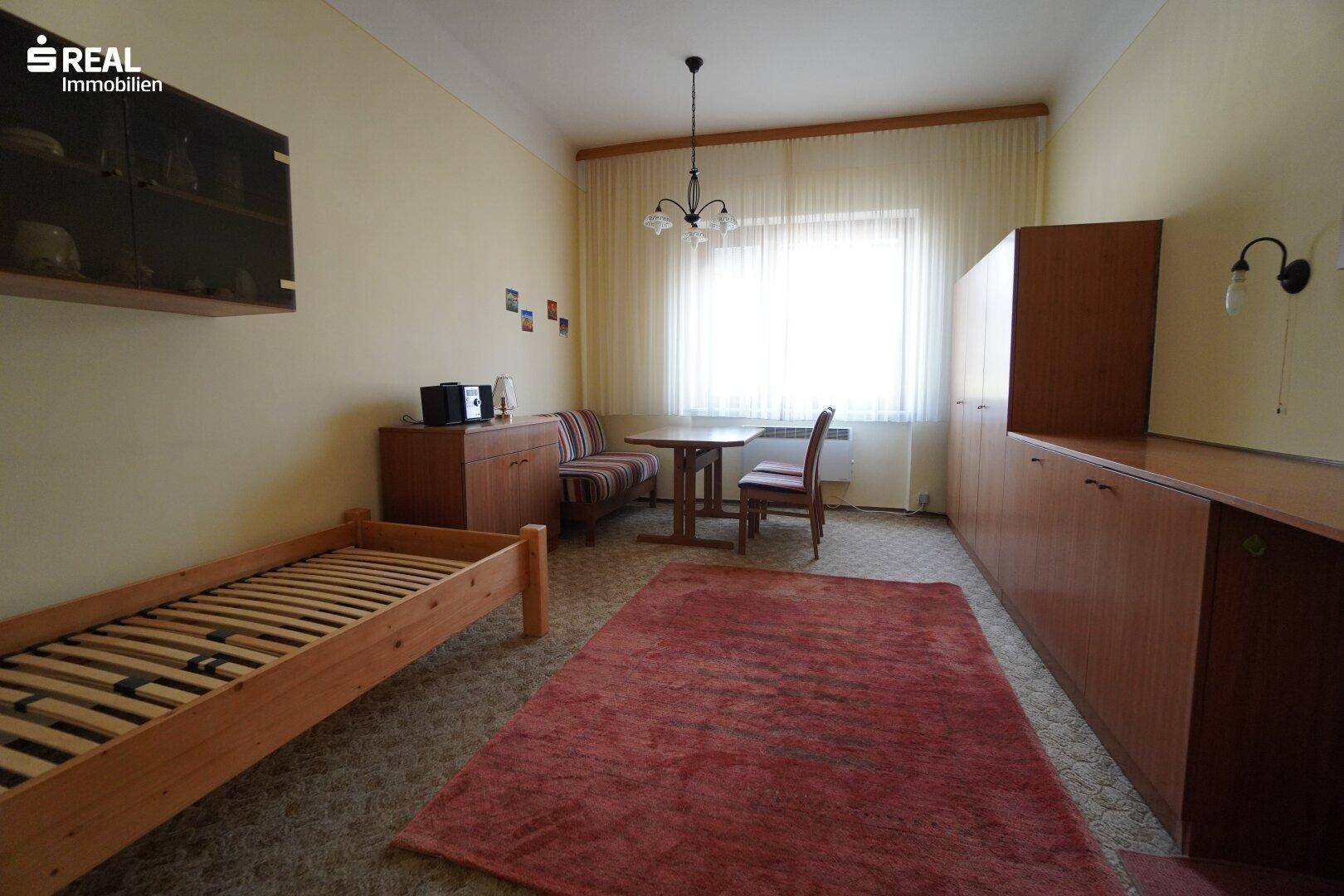 Schlafzimmer 1