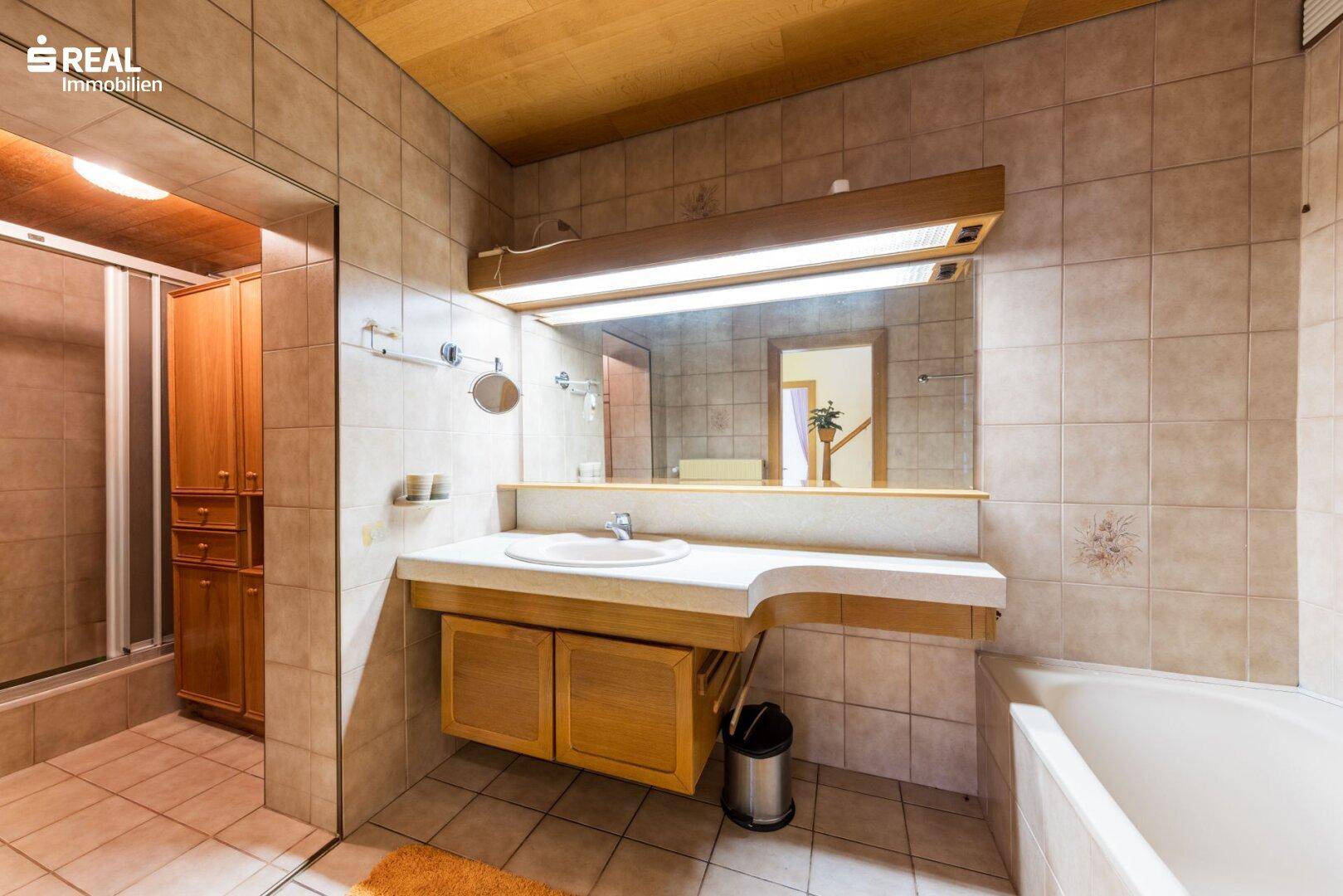 Badezimmer EG