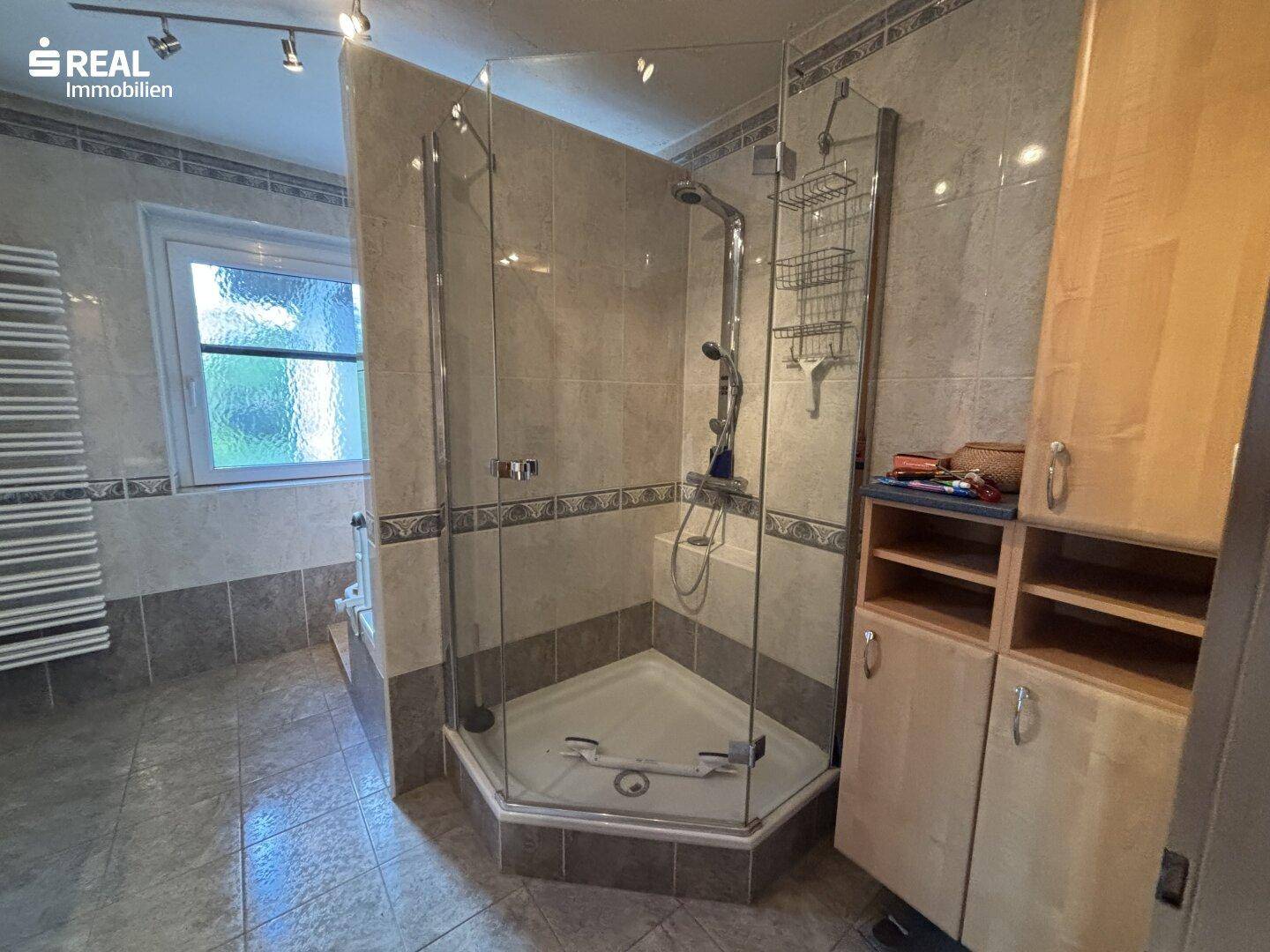 Badezimmer EG