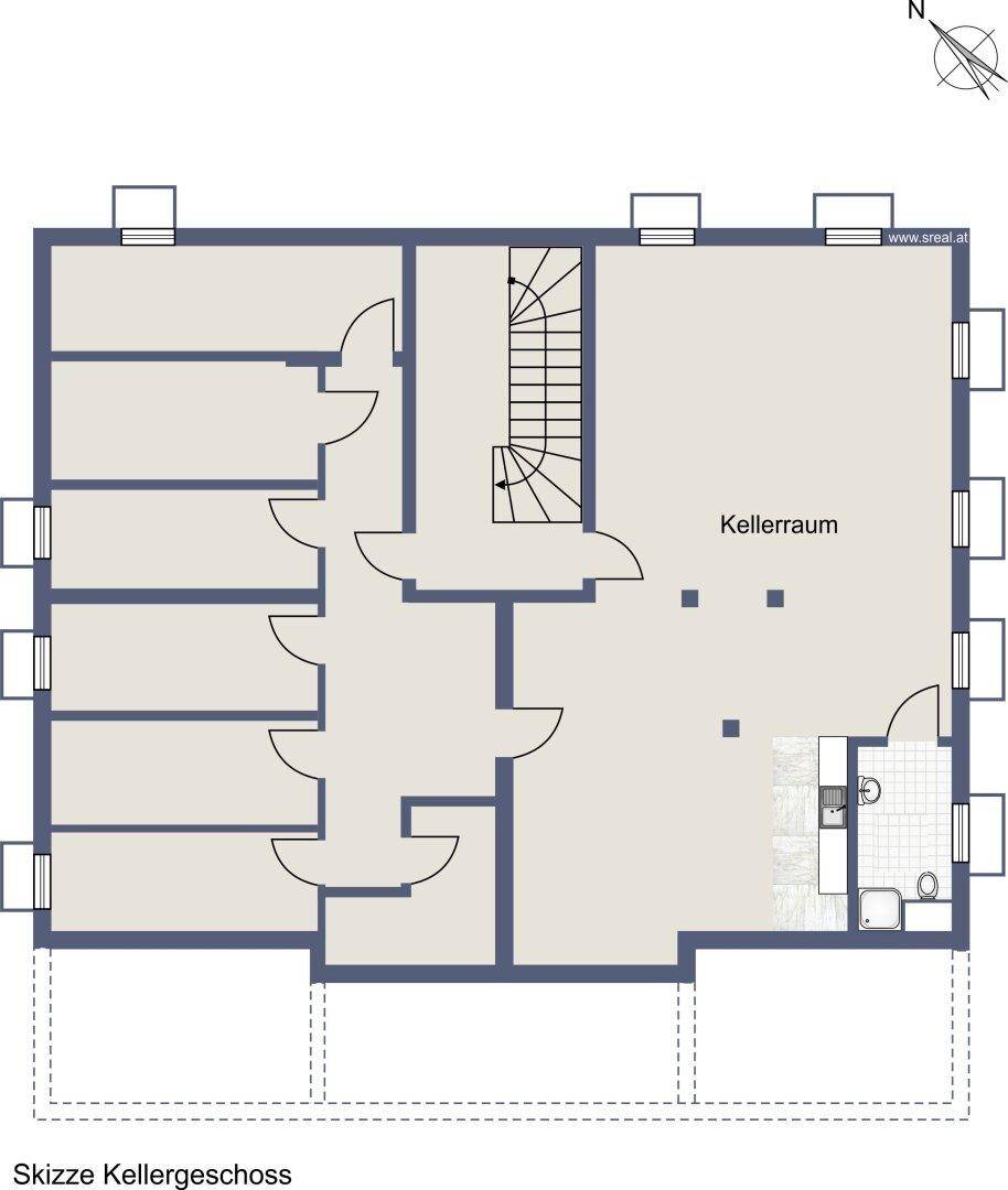 Grundriss des Kellergeschosses mit mehreren Räumen, Treppe und einem Badezimmer.