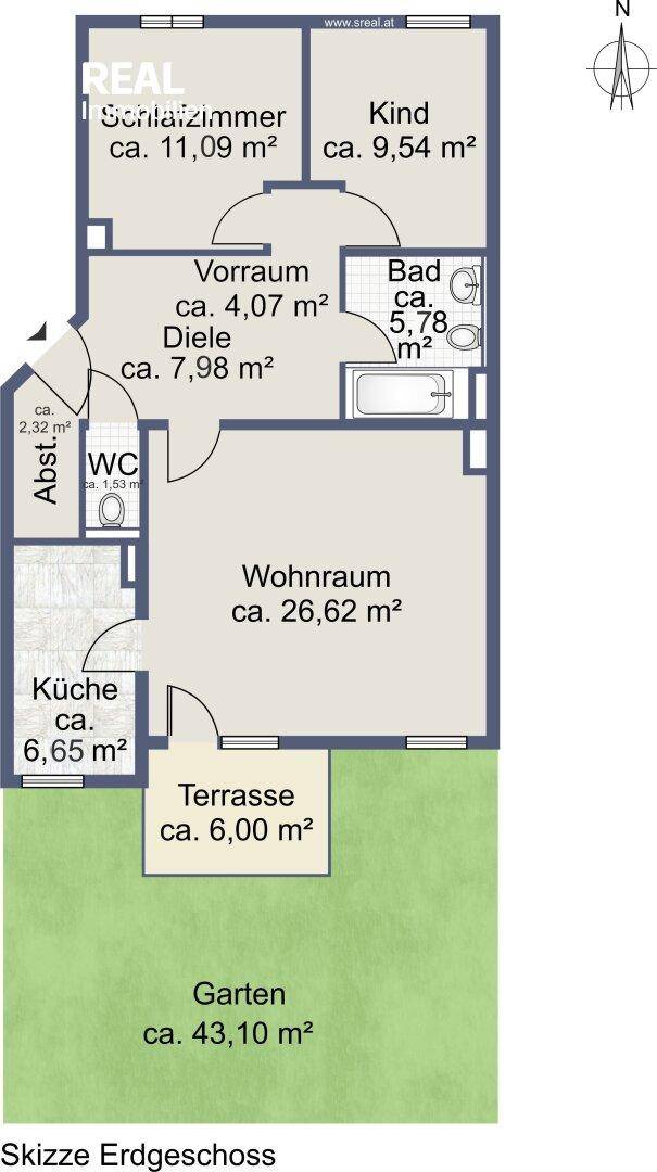 Grundriss des Erdgeschosses mit Wohnraum, Küche, Schlafzimmern, Bad, WC, Terrasse und Garten.