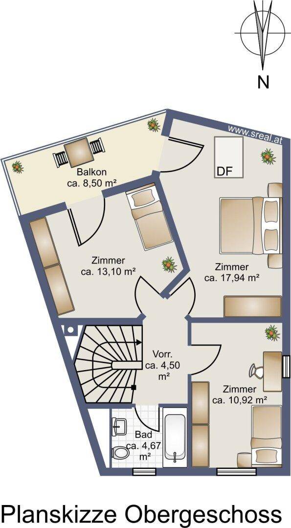 Grundriss des Obergeschosses mit drei Zimmern, Bad und Balkon.