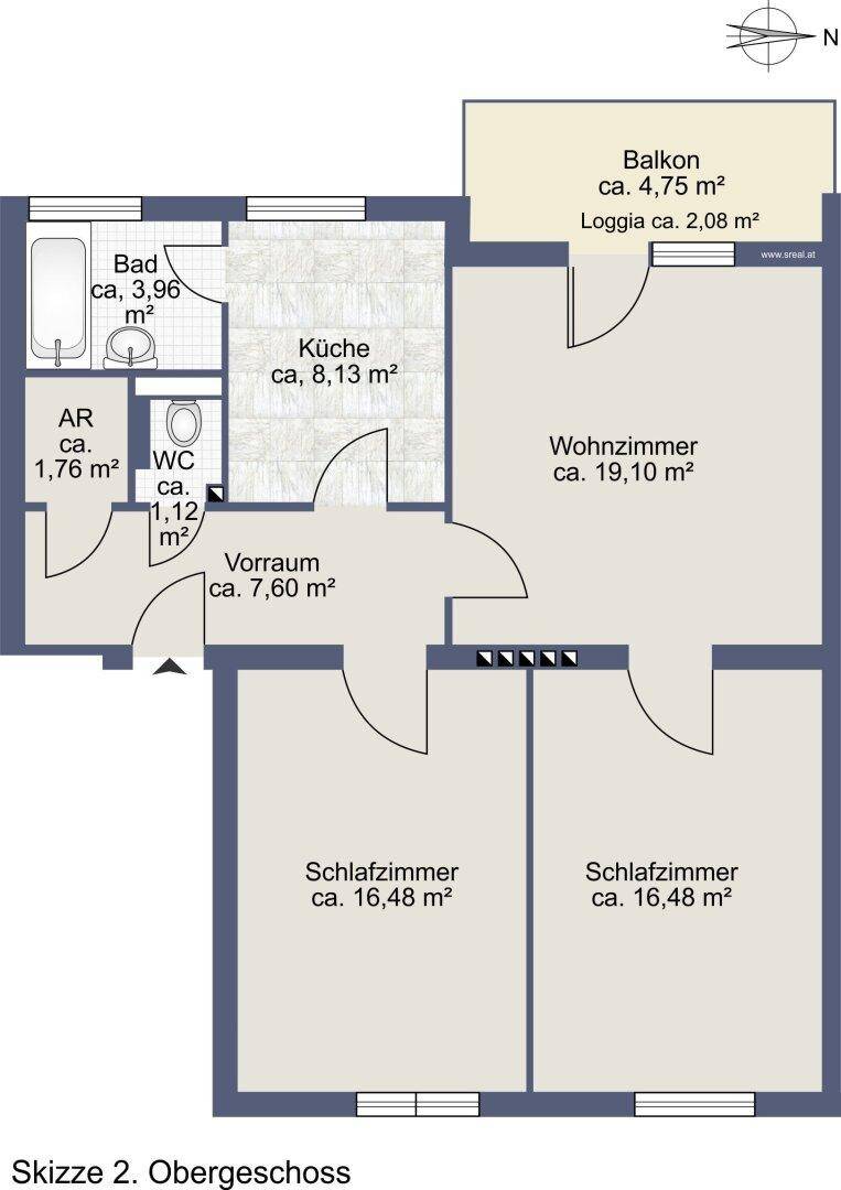 Grundriss des Obergeschosses mit Wohnzimmer, Küche, zwei Schlafzimmern und Balkon.