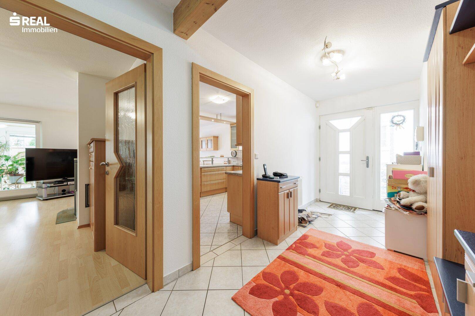Charmanter 3 Zimmer-Bungalow mit beheiztem Wintergarten, Garage und gepflegter Grünoase! Öffentlich gut angebunden. - Więcej